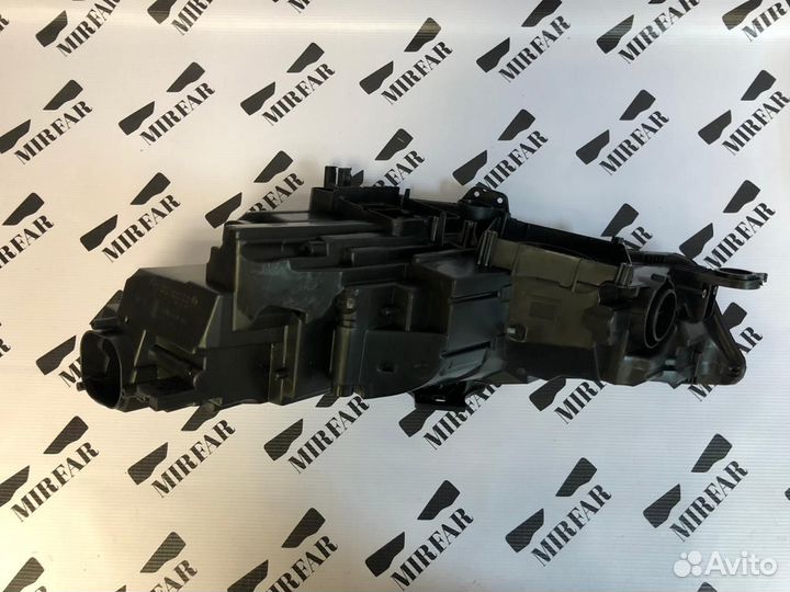 Правый корпус фары Audi A4 B9 2015-2020 Дорест