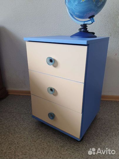 Полка ученическая, тумбочка для письменного стола