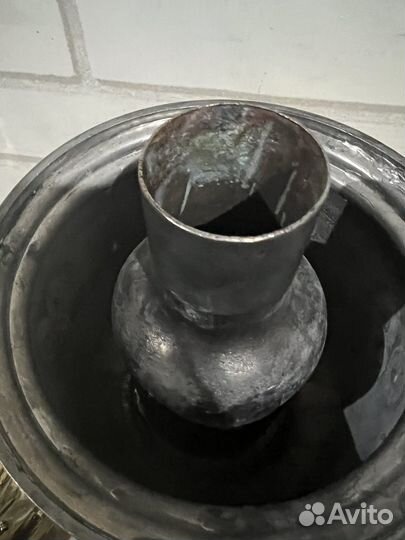 Старинный самовар на дровах