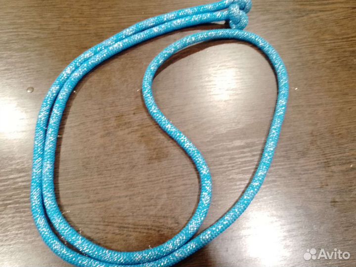 Гимнастическая скакалка