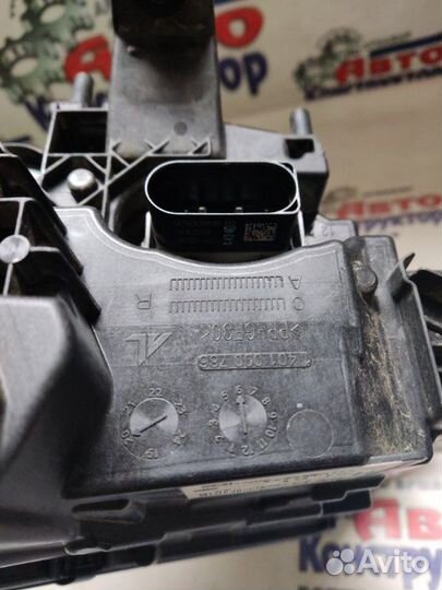 Фара передняя правая Volkswagen Polo