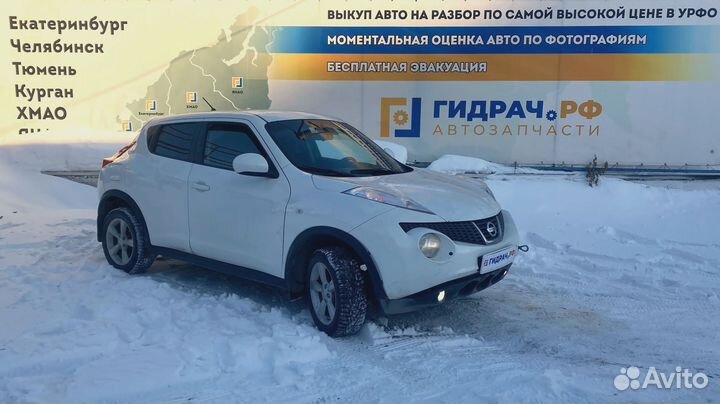 Обшивка двери передней левой Nissan Juke (YF15)