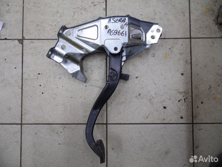 Педаль тормоза Opel Astra H / Family 2004-2015