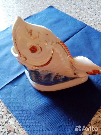 Фарфоровая статуэтка рыба