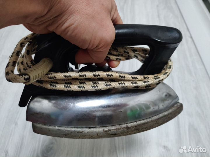 Утюг СССР уральский механический завод