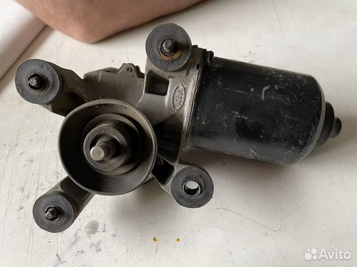 Моторчик стеклоочистителя переднего Kia Spectra