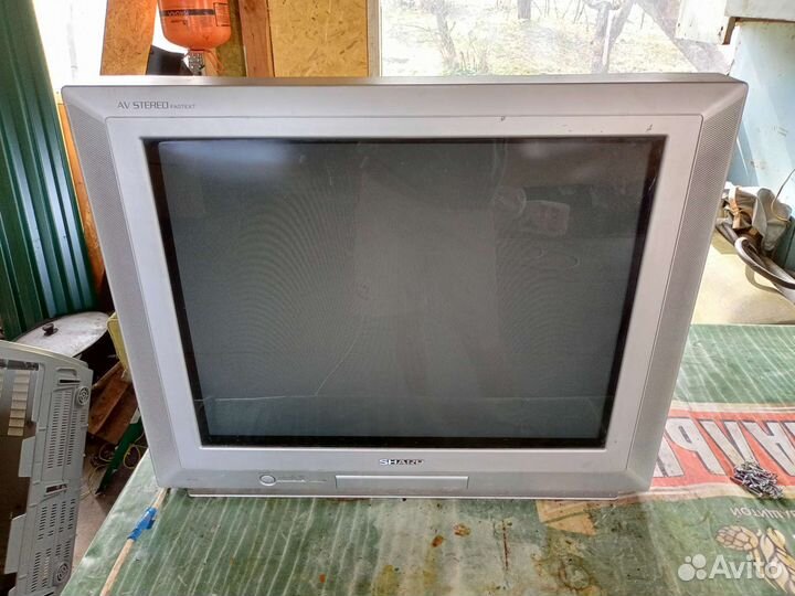 Два телевизора Sharp на запчасти