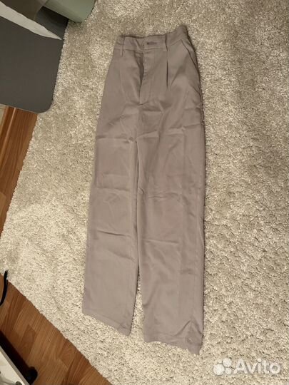 Брюки светло бежевого цвета