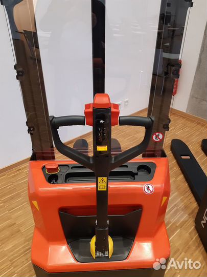 Штабелер Самоходный поводковый, электроштабелер