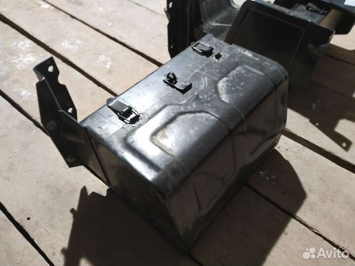 Ящик металлический для инструментов на грузовик