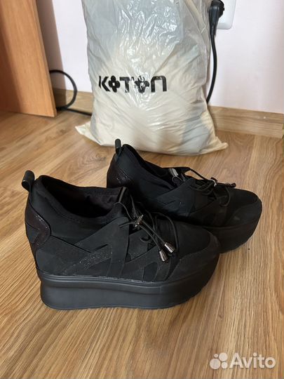 Кросовки женские