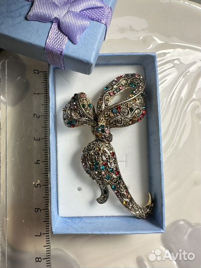 Брошь бант