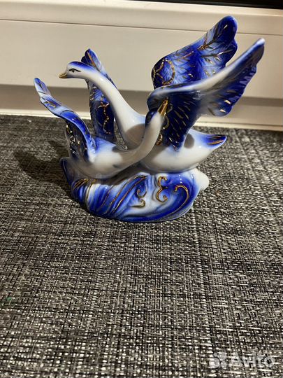 Статуэтка лебедь