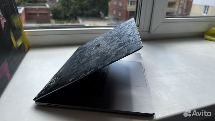 Macbook pro 15 2019 i9/32/1tb + vega20