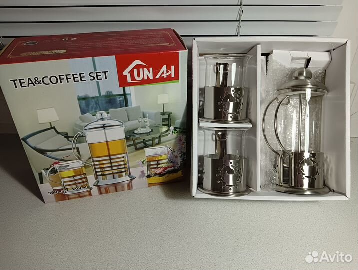 Посуда Разное: чашки,чайник,ножи,вилки,кувшин