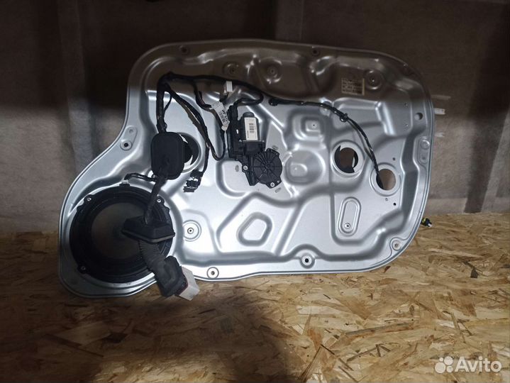 Стеклоподъёмник передний правый Kia Ceed ED 06-12г