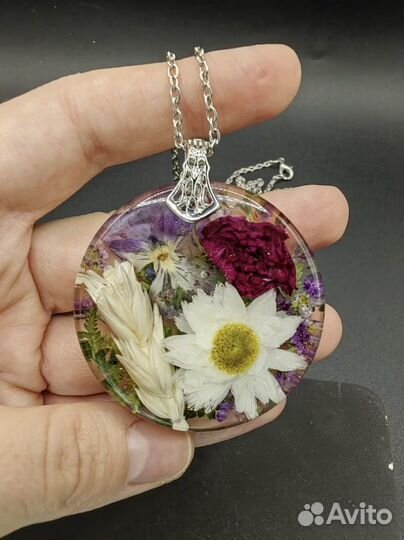 Кулон из эпоксидной смолы