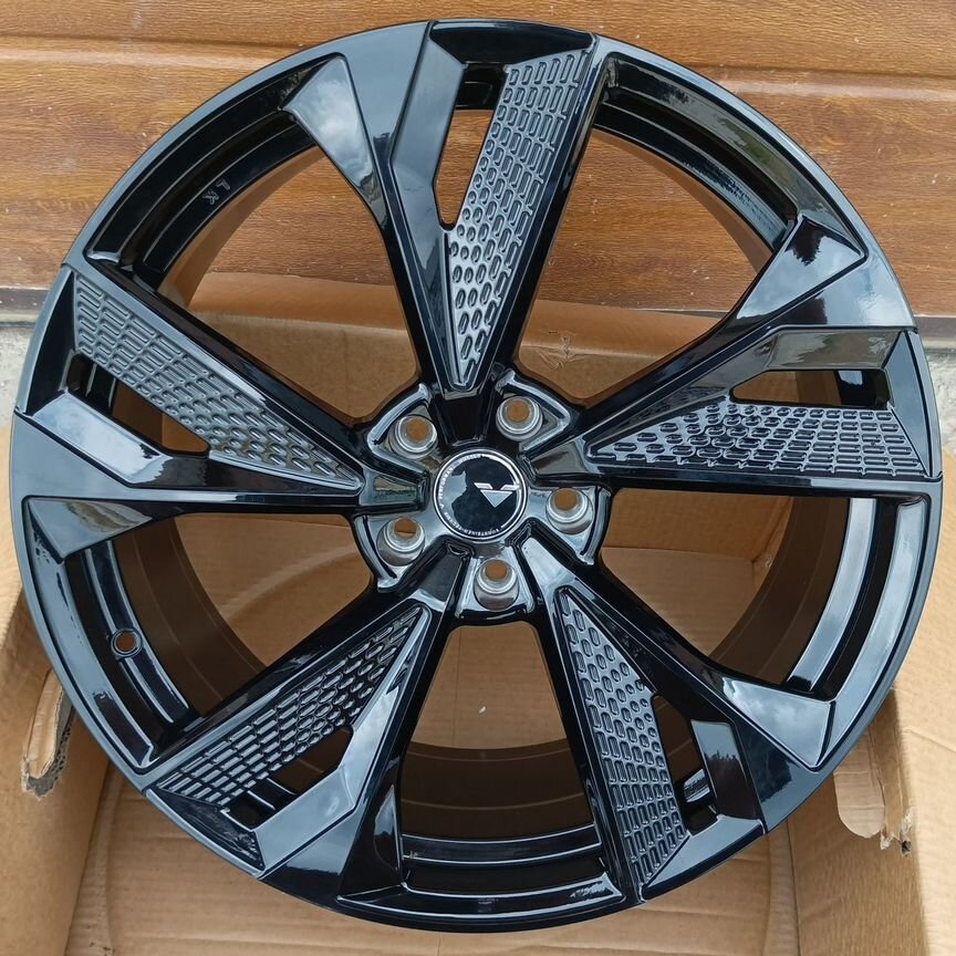 Литые диски Flow Form 8.5×R20 5×114.3