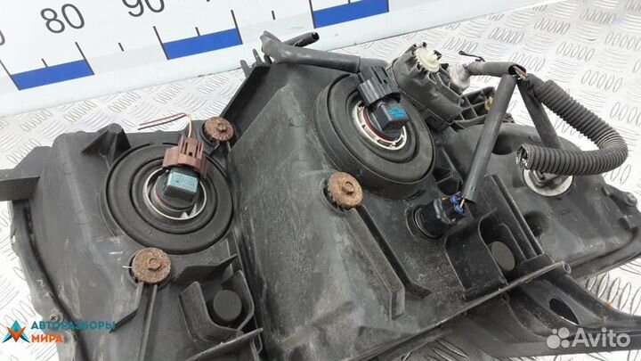 Фара левая Mitsubishi Pajero 4 2009 8301A343