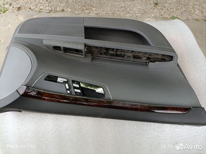 Обшивка двери передняя левая Mercedes w221