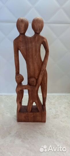 Статуэтка из дерева резная