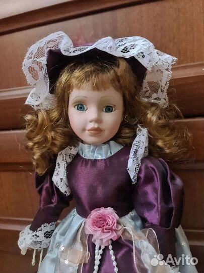 Кукла фарфоровая коллекционная