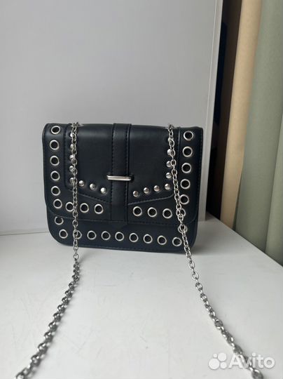 Сумочка на длинном ремешке