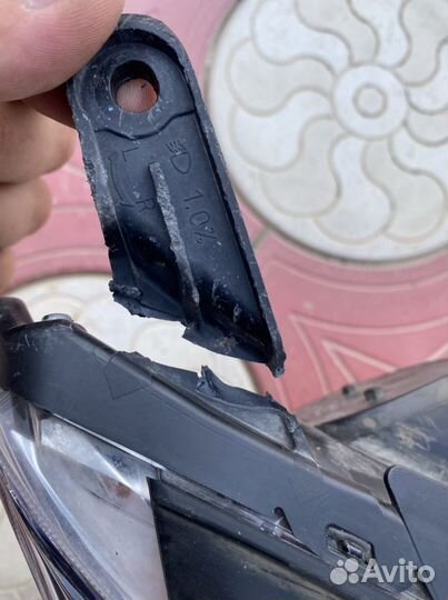 Toyota Rav4 фара правая Led