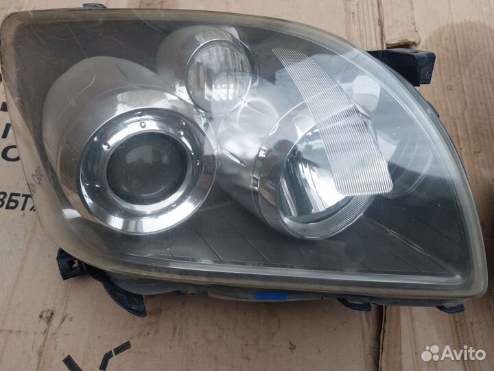 Фара правая Toyota Avensis 2 2006-08 ксенон