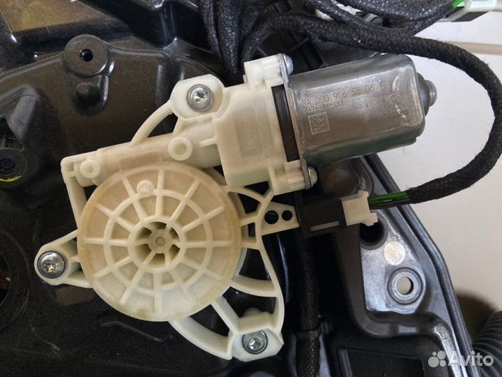 Стеклоподъемник передний левый Mercedes C-Class