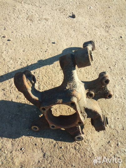 Кулак задний правый Opel Antara