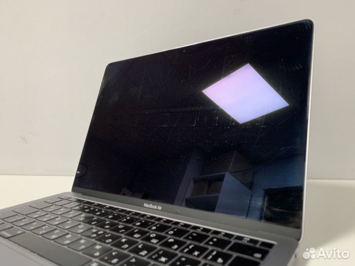 Macbook air 13 core i5 8/128
