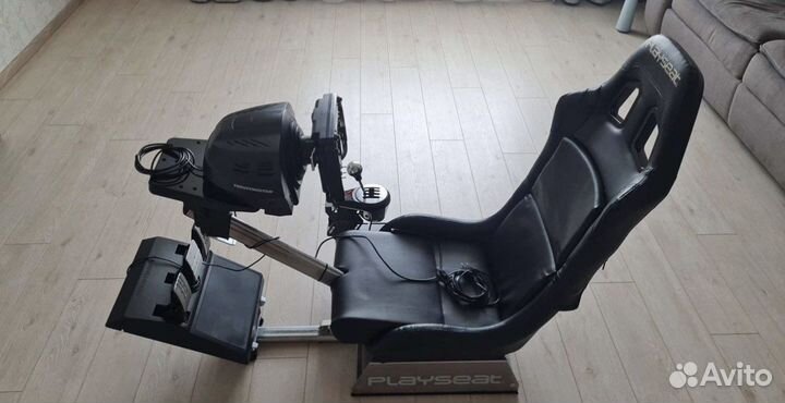 Продам Playseat Revolution с рулем Thrustmaster и