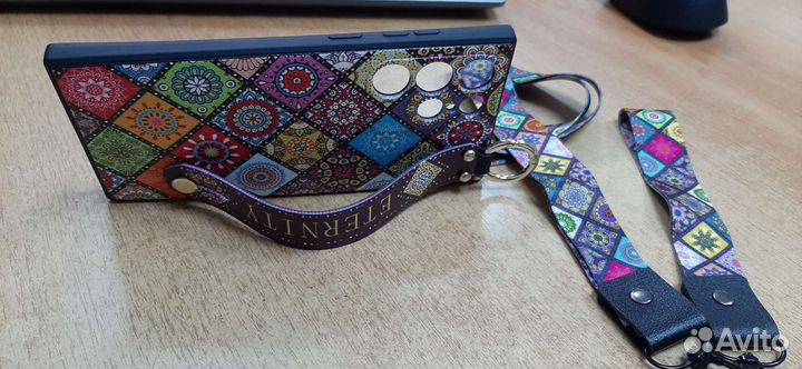 Чехол на телефон S22 Ultra с ремешком