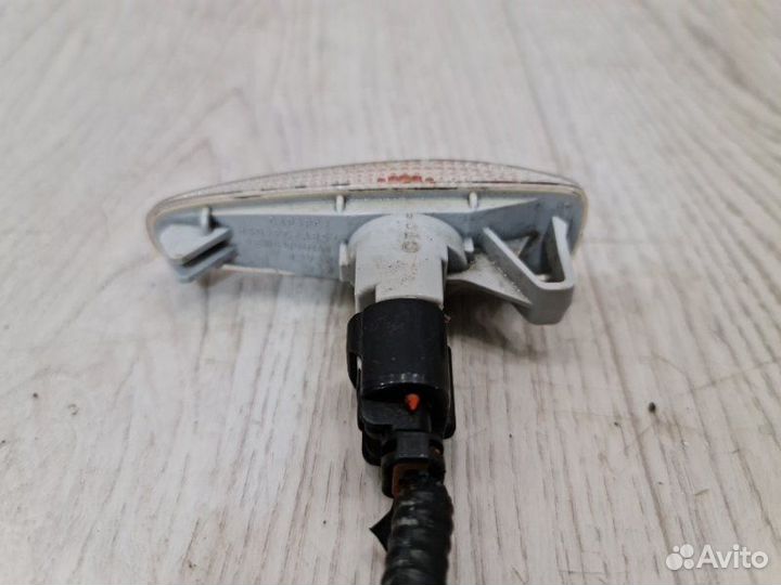 Повторитель в крыло передний Mitsubishi Lancer 10