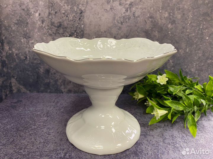 Салатник на ножке 