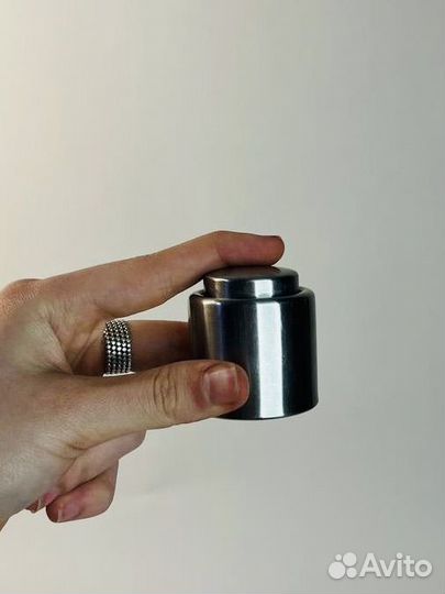 Две пробки и штопор: набор для винопития