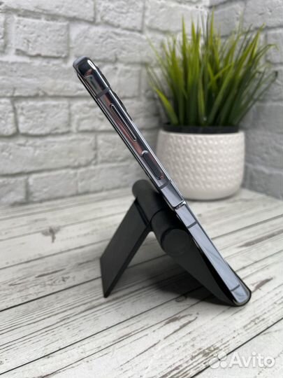 Samsung Galaxy Z Flip4, 8/256 ГБ
