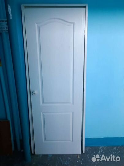Дверь межкомнатная м коробкой и петлями б/у