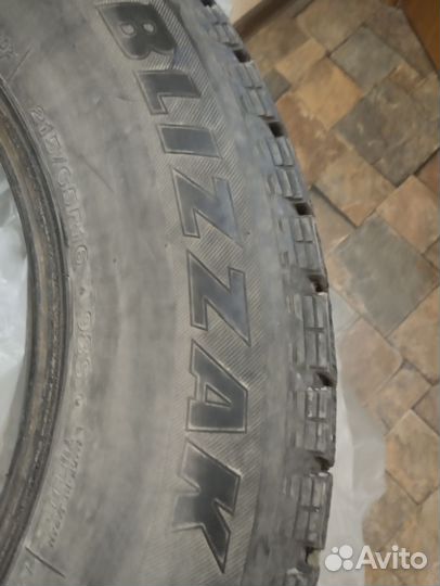 Bridgestone Blizzak Revo GZ 215/65 R16