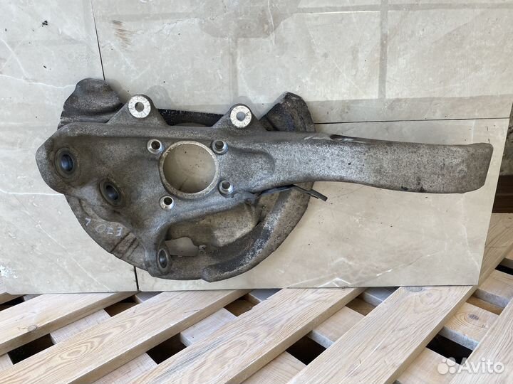 Поворотный кулак передний правый BMW X5 E70