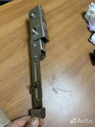 Держатель датчика эхолота