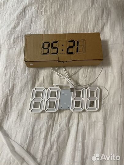 Часы электронные настенные