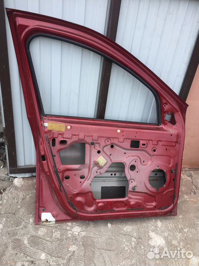 Дверь передняя левая renault sandero 1