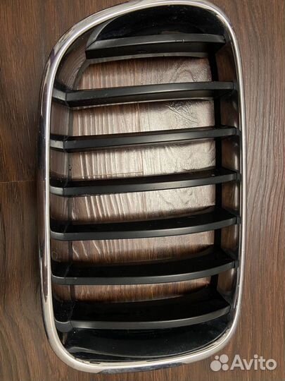 Продам оригинальные ноздри для радиатора BMW X3