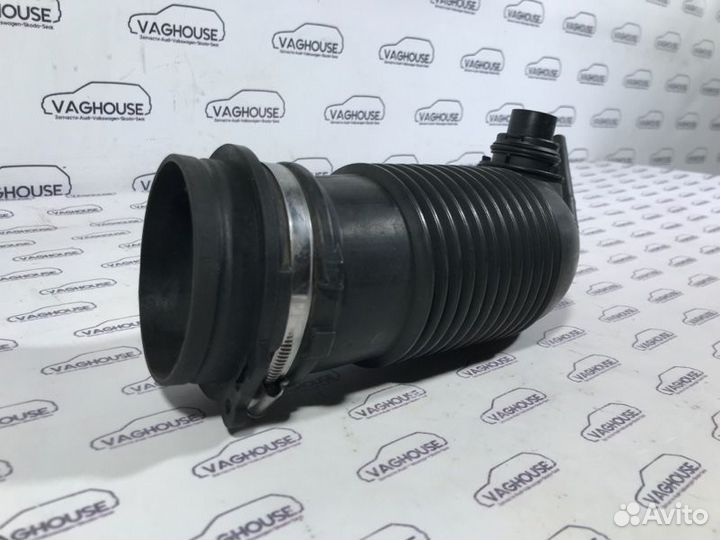 Патрубок воздушного фильтра Audi A6 C6 3.2 BYU