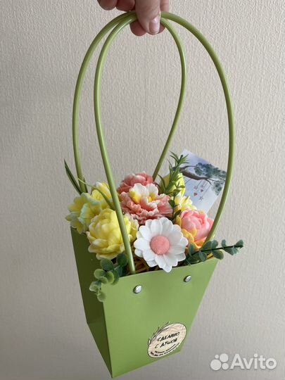 Композиция из цветов (мыло ручной работы)