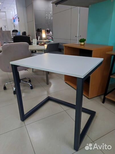 Стол компьютерный