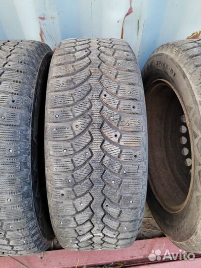 Bridgestone Blizzak Spike-01 215/60 R16