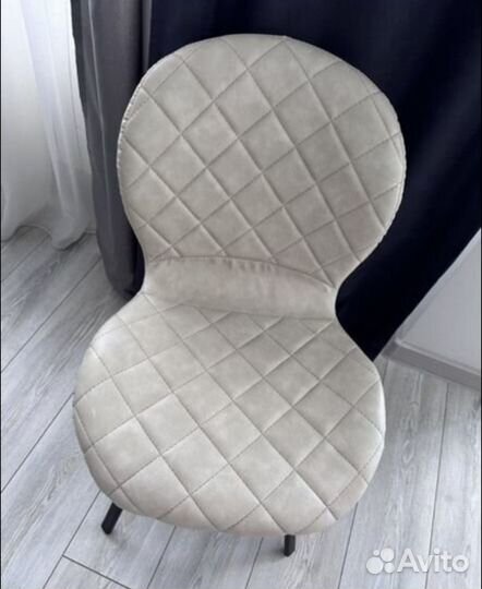 Стол и стулья